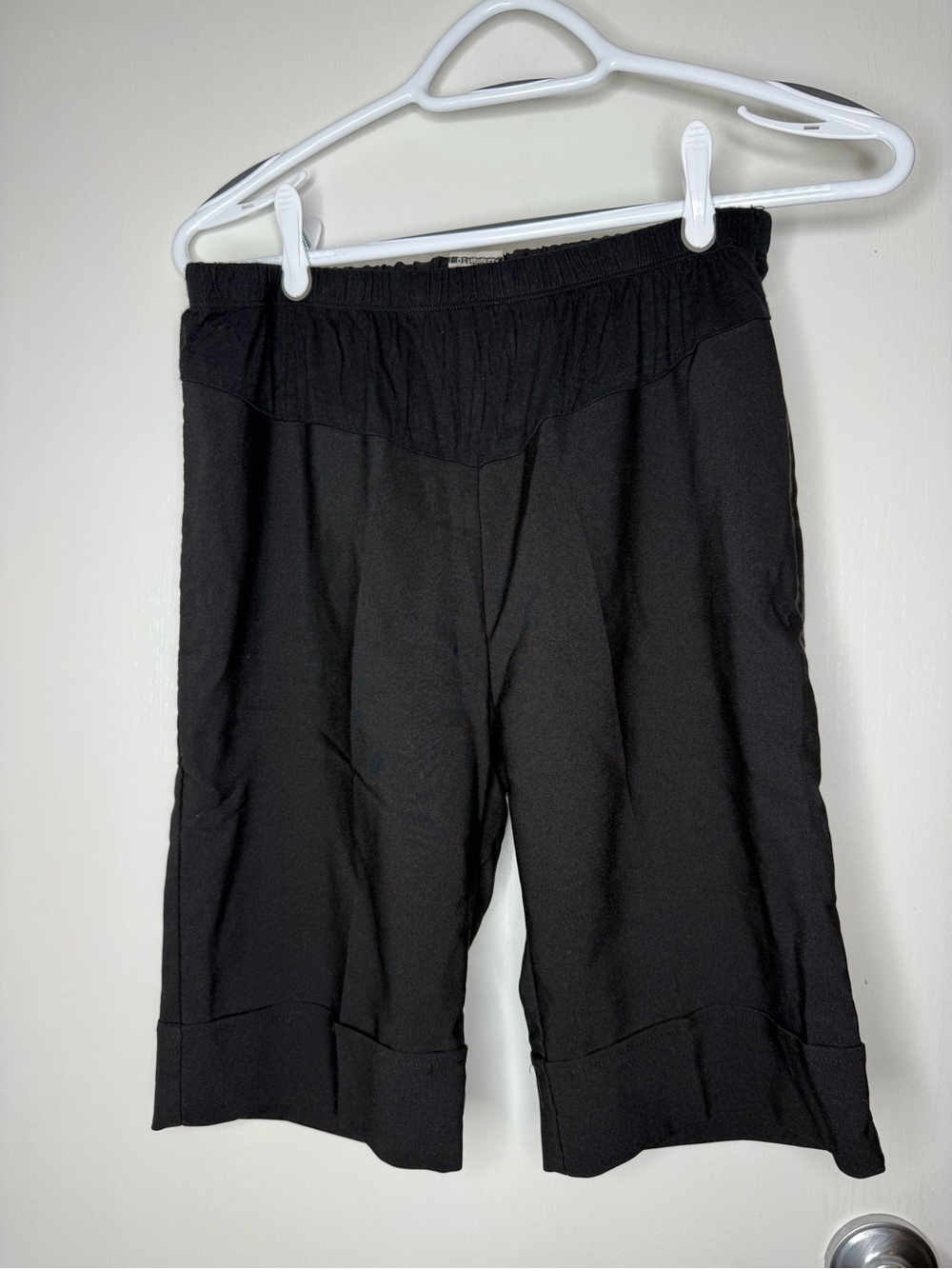 🔥2 for $10🔥 QT Black Pull-On Knee-Length Maternity Shorts Large